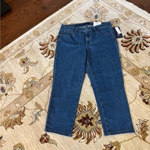 Charter Club Bristol Jeans Capris
Measurements 
Rise 14
Inseam 23
Waist 16
